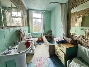 Bathroom - click for photo gallery